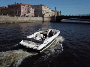 Катер Борт №1 вид сзади