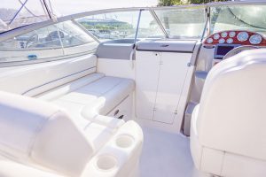 Катер Bayliner вид внутри